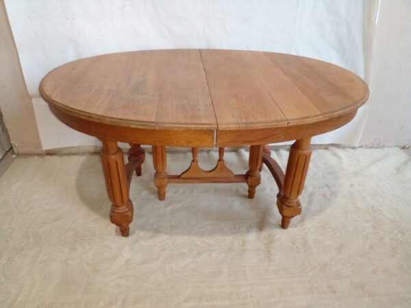 MESA ANTIGUA DE ROBLE LAVADO NATURAL CON TABLA Y PATA CENTRAL. COD: 87405