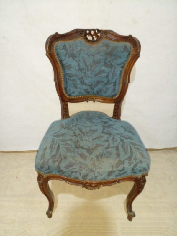 SILLA ANTIGUA TALLADA EN NOGAL ITALIANO ESTILO COLONIAL FRANCES. COD: 90003