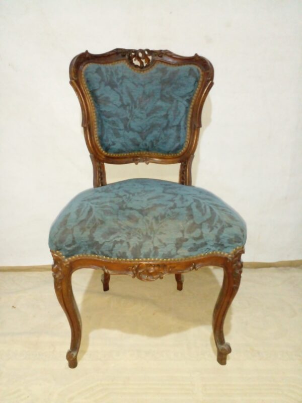 SILLA ANTIGUA TALLADA EN NOGAL ITALIANO ESTILO COLONIAL FRANCES. COD: 90003 - Image 5