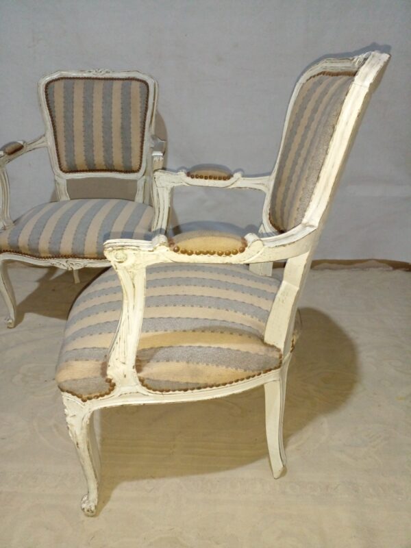 2 SILLONES ESTILO FRANCES LUIS XV PATINADOS Y TAPIZADOS. COD: 90002 - Image 9