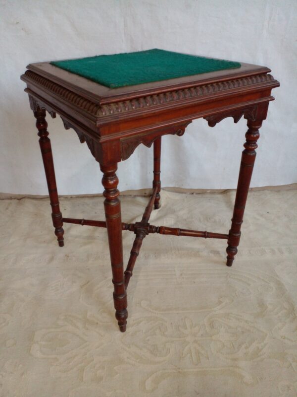 MESA DE SALA ESTILO COLONIAL INGLES EN NOGAL ITALIANO. COD: 79701