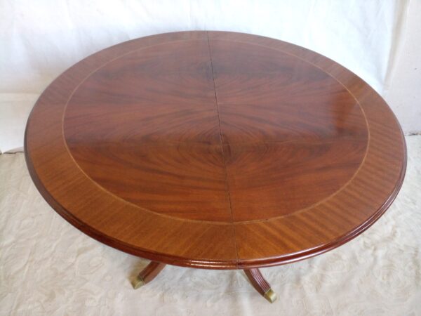 MESA DE COMEDOR ESTILO INGLES PLUMA DE CAOBA CON TABLA DE ALARGUE. COD: 90504 - Image 5