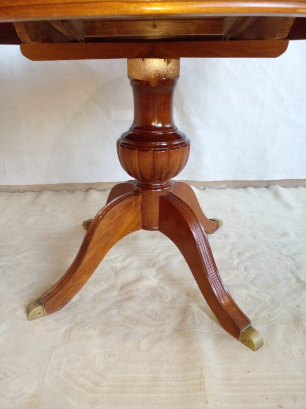 MESA DE COMEDOR ESTILO INGLES PLUMA DE CAOBA CON TABLA DE ALARGUE. COD: 90504 - Image 6