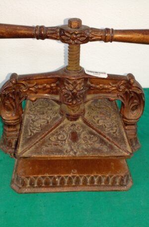 PRENSA ANTIGUA DE FUNDICION PIEZA DE COLECCION. COD 89428