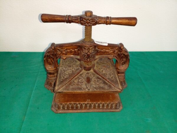 PRENSA ANTIGUA DE FUNDICION PIEZA DE COLECCION. COD 89428