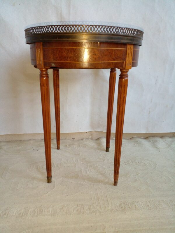 MESA DE SALA ESTILO INGLES REDONDA CON MARMOL Y BRONCERIA. COD: 85004 - Image 3