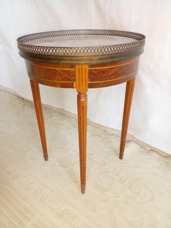 MESA DE SALA ESTILO INGLES REDONDA CON MARMOL Y BRONCERIA. COD: 85004 - Image 4