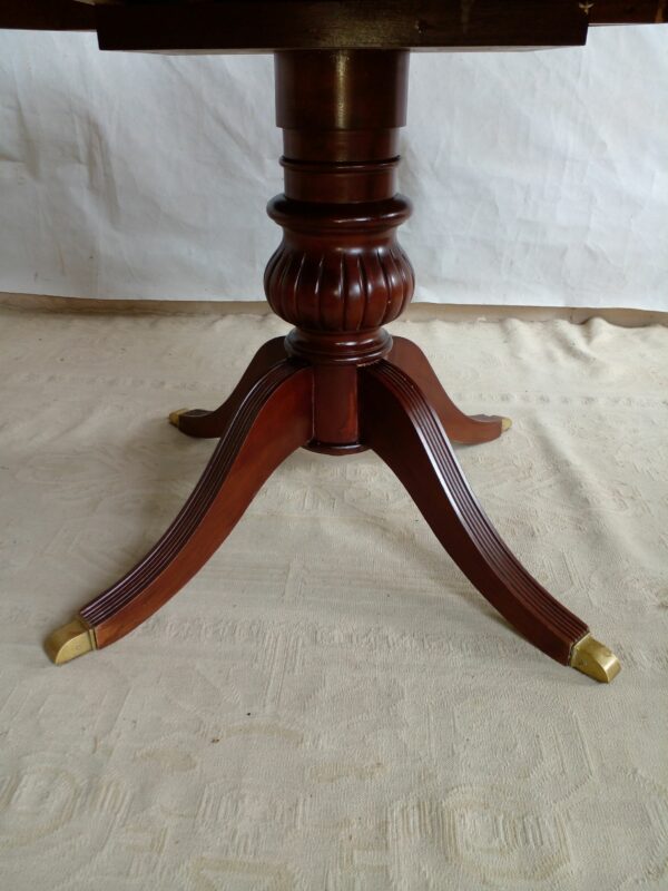 MESA DE COMEDOR ESTILO INGLES SHERATON CON TABLA DE ALARGUE. COD: 93102 - Image 7
