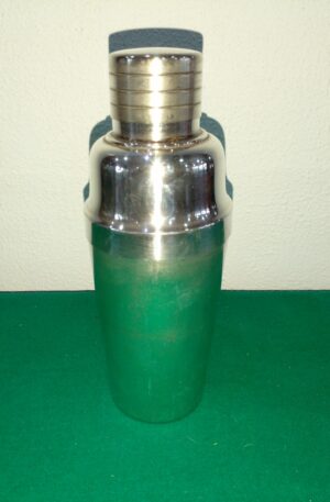 COCTELERA ALEMANA SELLADA WMF GERMANY METAL PLATEADO. COD: 32201