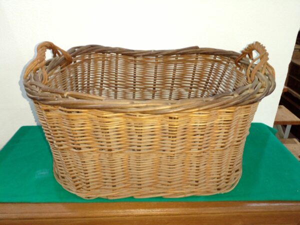 CANASTO ANTIGUO DE MIMBRE TIPO PANADERO. COD: 93703