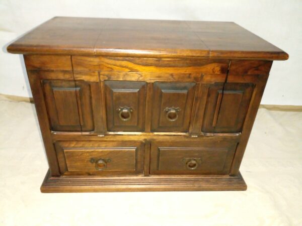 MUEBLE ANTIGUO DE RADIO Y TOCADISCOS ESTILO ESPAÑOL REPLANADO. COD: 93603 - Image 2