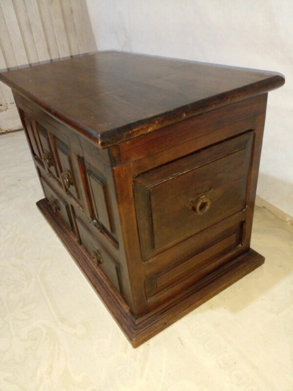 MUEBLE ANTIGUO DE RADIO Y TOCADISCOS ESTILO ESPAÑOL REPLANADO. COD: 93603 - Image 4