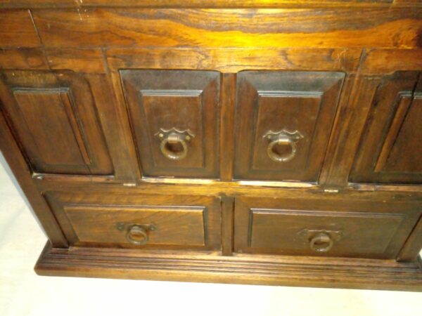 MUEBLE ANTIGUO DE RADIO Y TOCADISCOS ESTILO ESPAÑOL REPLANADO. COD: 93603 - Image 6