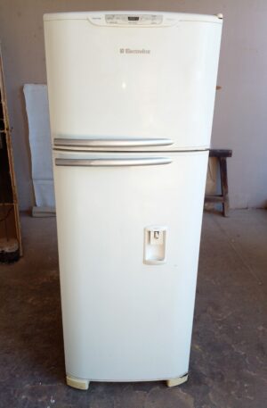 HELADERA ELECTROLUX DFW45 NO FROST CON DISPENSER. COD: 94101