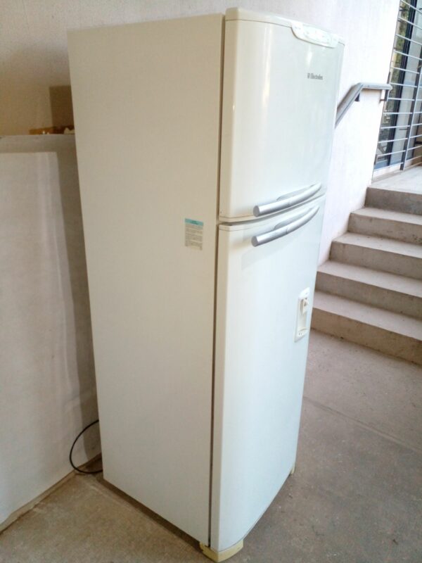 HELADERA ELECTROLUX DFW45 NO FROST CON DISPENSER. COD: 94101 - Image 9