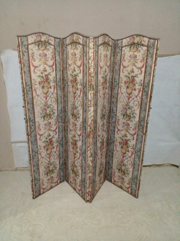 BIOMBO ANTIGUO ESTILO INGLES 4 HOJAS FORRADO EN TELA. COD: 93901