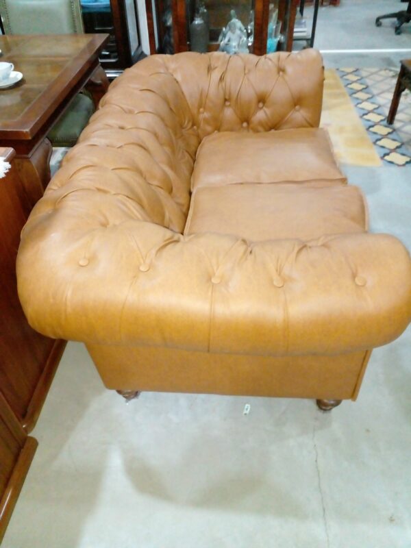 SILLON DOS CUERPOS ESTILO INGLES CHESTERFIELD TAPIZADO CAPITONÉ. COD: 94901 - Image 6
