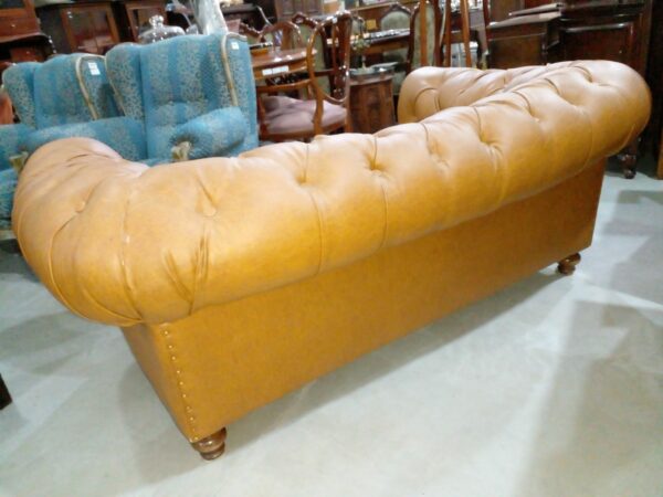 SILLON DOS CUERPOS ESTILO INGLES CHESTERFIELD TAPIZADO CAPITONÉ. COD: 94901 - Image 8