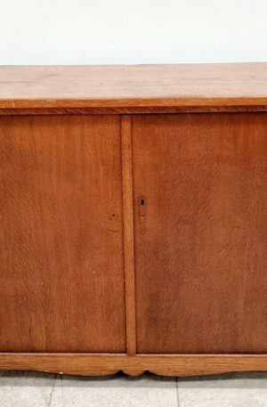 MUEBLE BAJO DE ROBLE DOS PUERTAS, MUEBLE DE CAMPO. COD: 94710